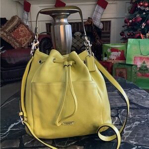 Authentic coach lime large crossbody Avery leather bucket bag 14x13